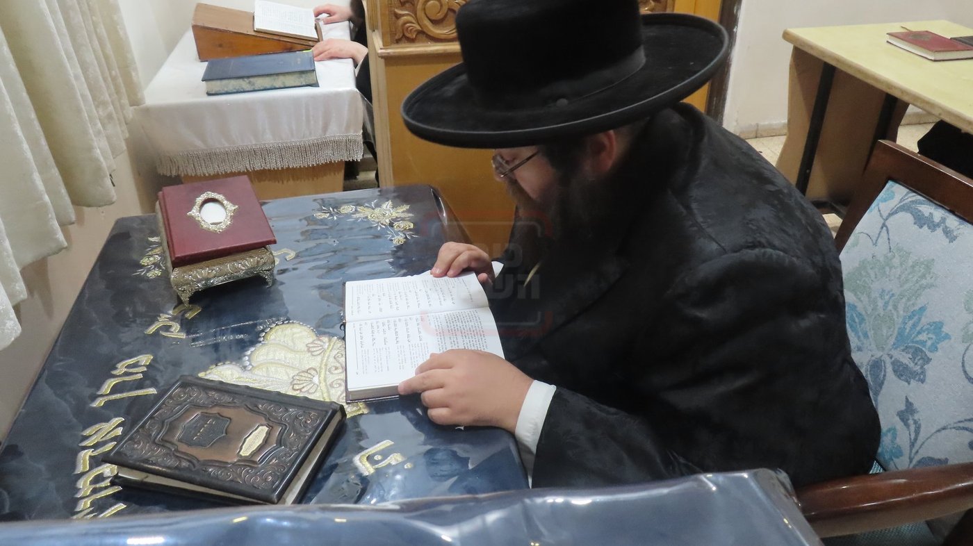 האדמו"ר מצאנז ז'מיגראד בליל תשעה באב
