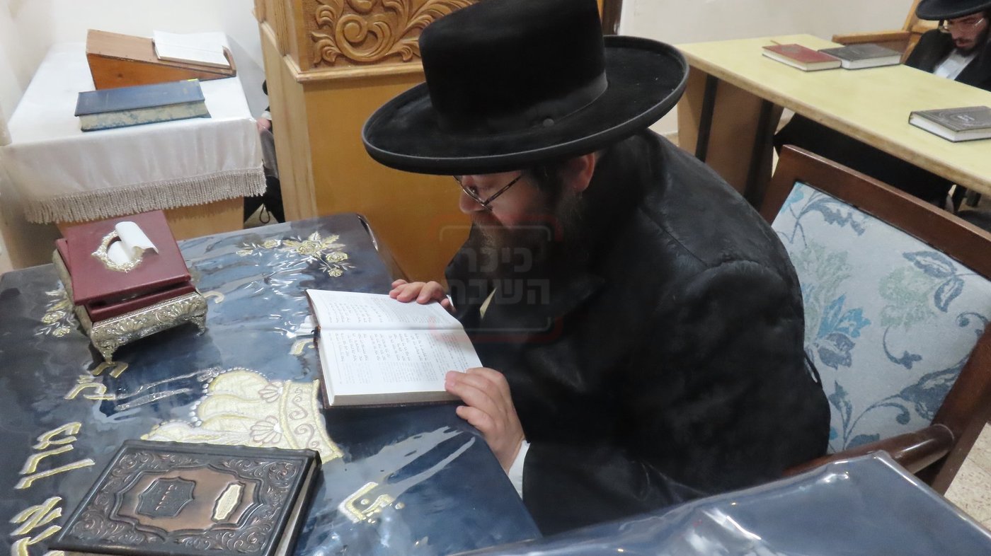האדמו"ר מצאנז ז'מיגראד בליל תשעה באב