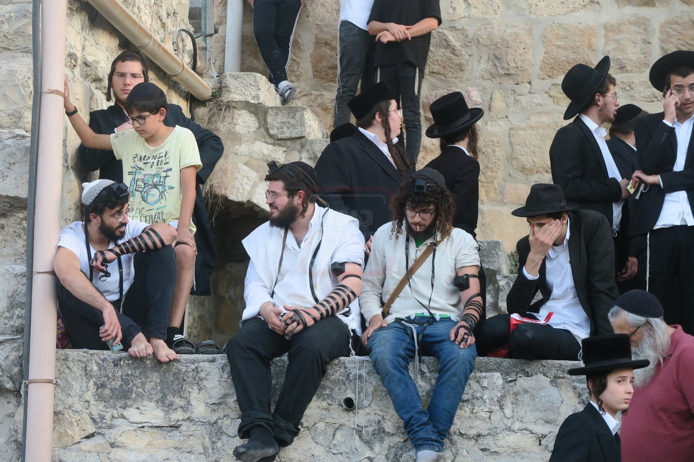 כניסה לקבר עתניאל בן קנז בחברון הפלסטינית בט' באב