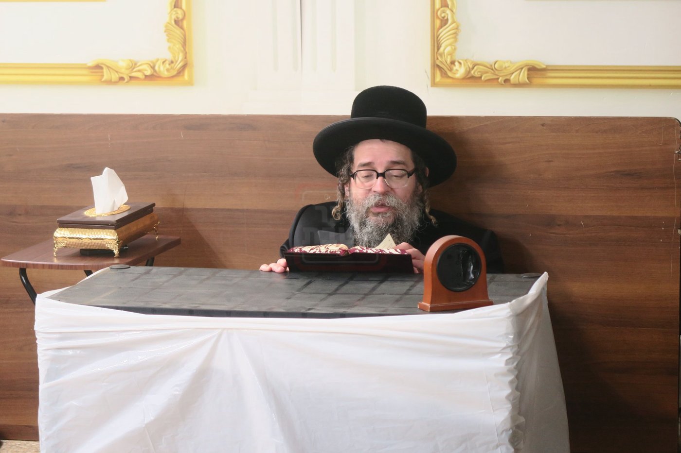 תשעה באב בחצה"ק סקולען ירושלים
