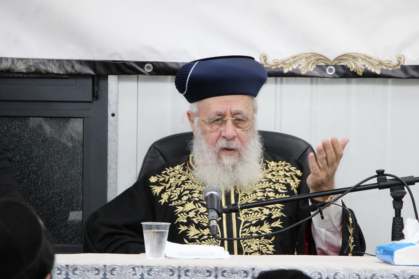 הראשל"צ הגר"י יוסף במעמד פתיחת 'ישיבת בין הזמנים' בשיכון ו' בב"ב