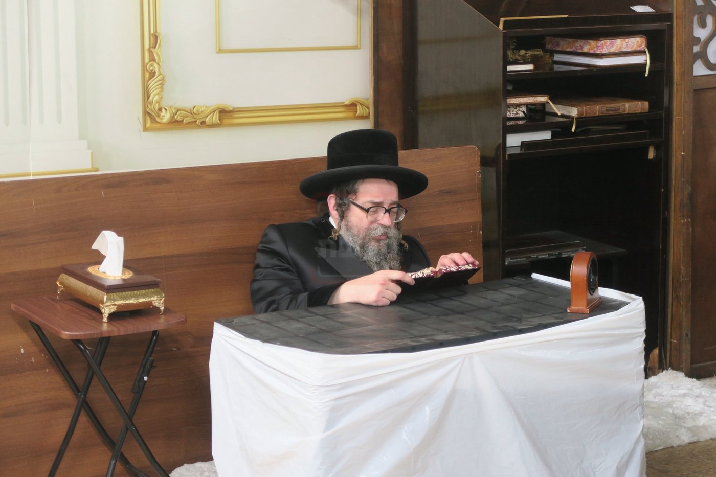 תשעה באב בחצה"ק סקולען ירושלים