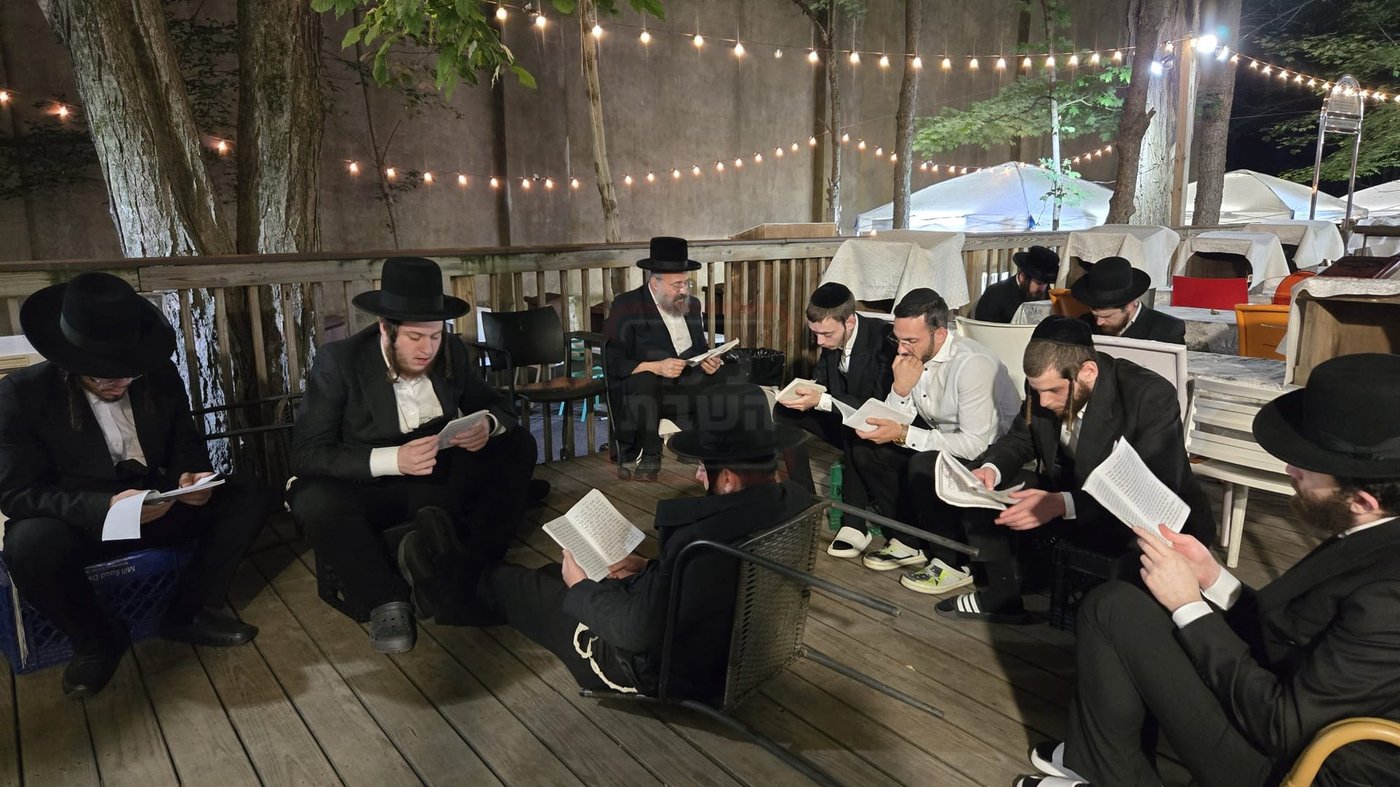 תשעה באב בחצה"ק ניקלשבורג בקאנטרי בוואודבוירן
