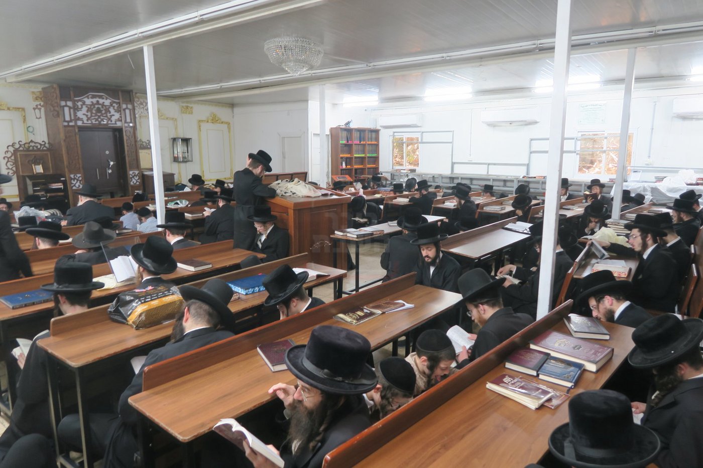 תשעה באב בחצה"ק סקולען ירושלים