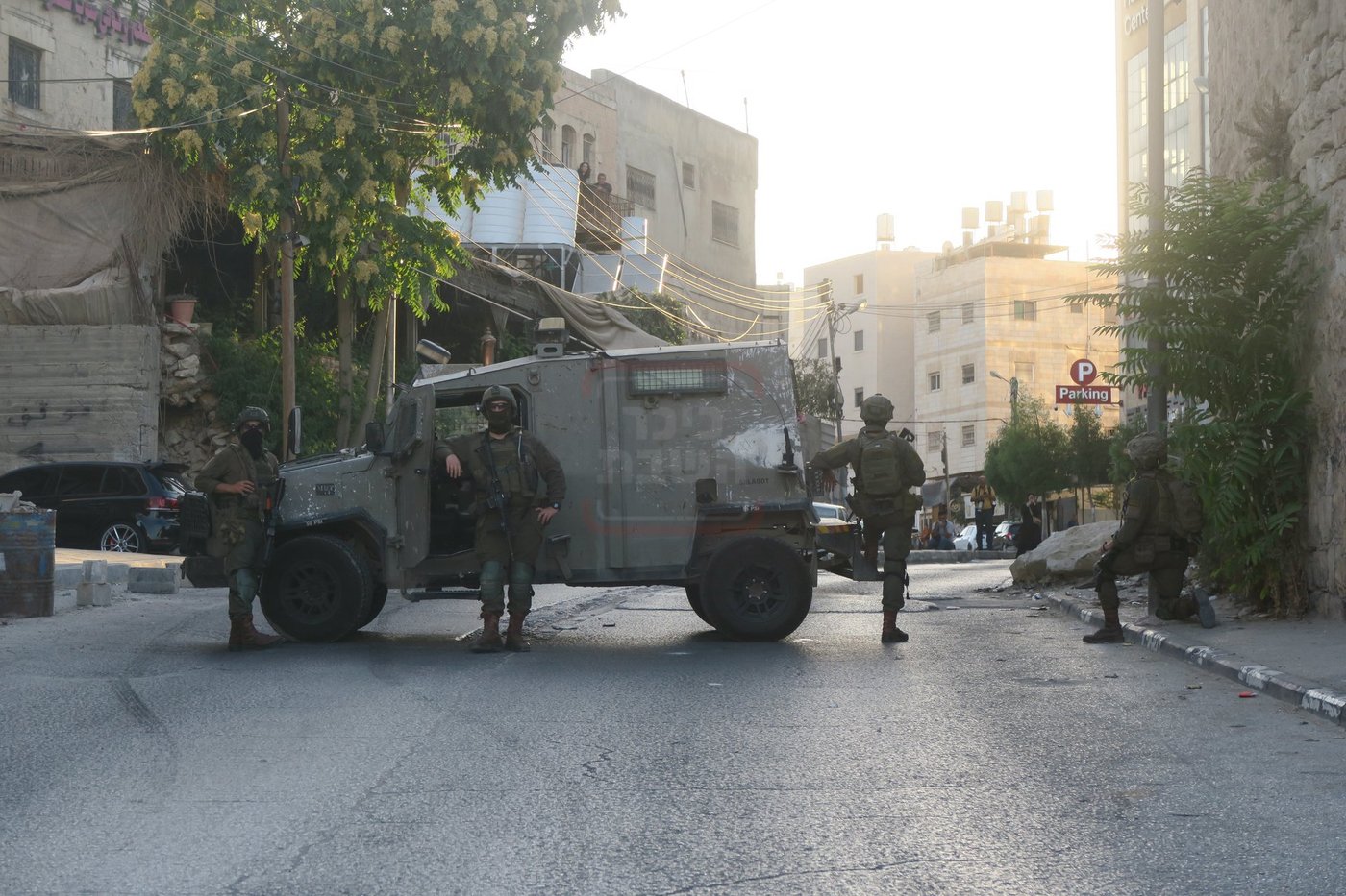 כניסה לקבר עתניאל בן קנז בחברון הפלסטינית בט' באב