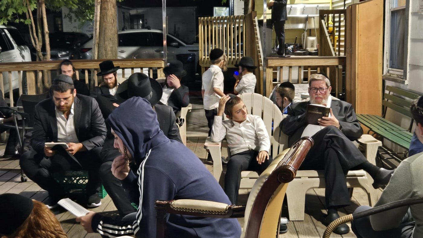 תשעה באב בחצה"ק ניקלשבורג בקאנטרי בוואודבוירן