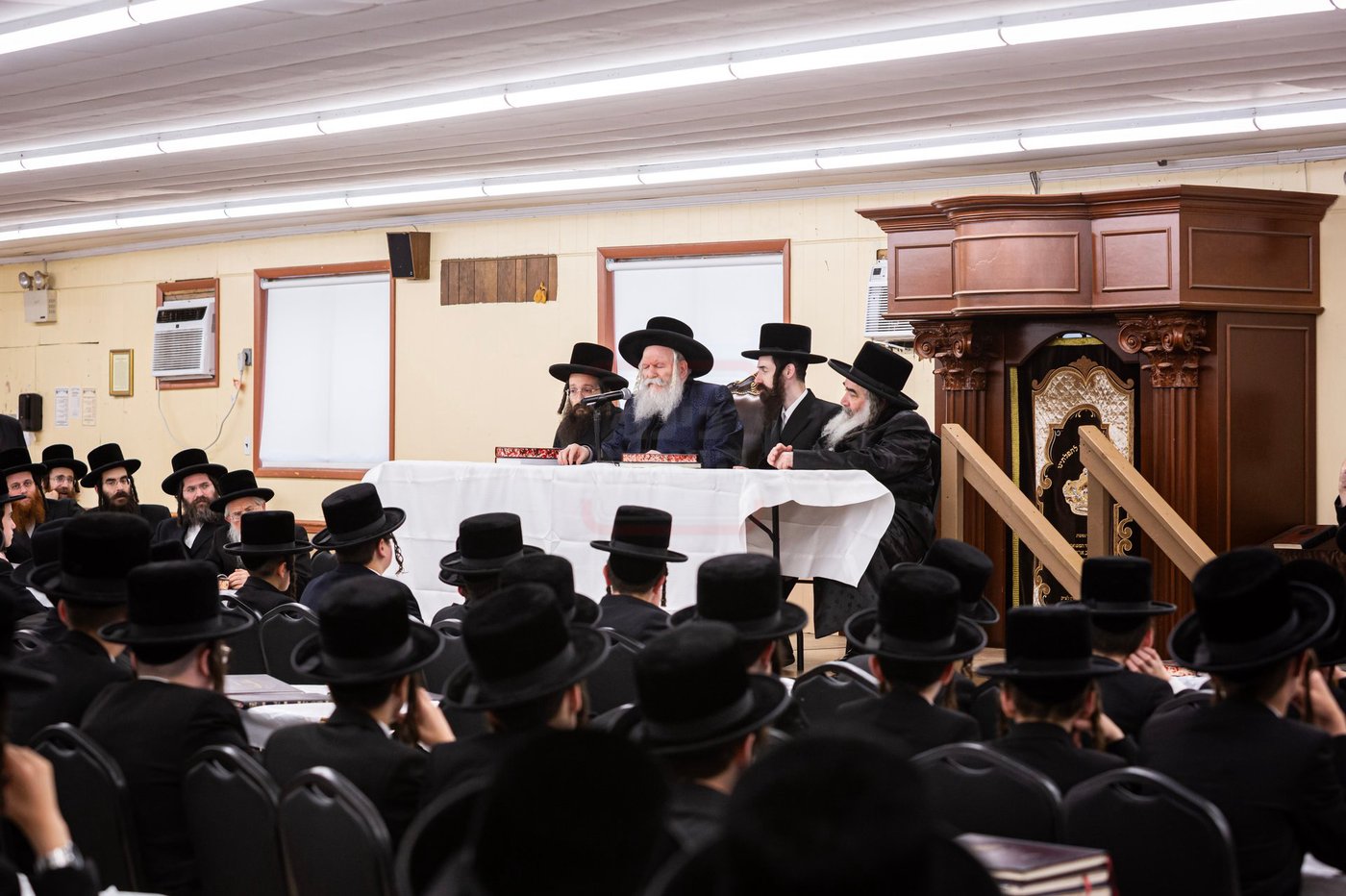 האדמו"ר מבאבוב בביקור במחנה שלווה בקאנטרי