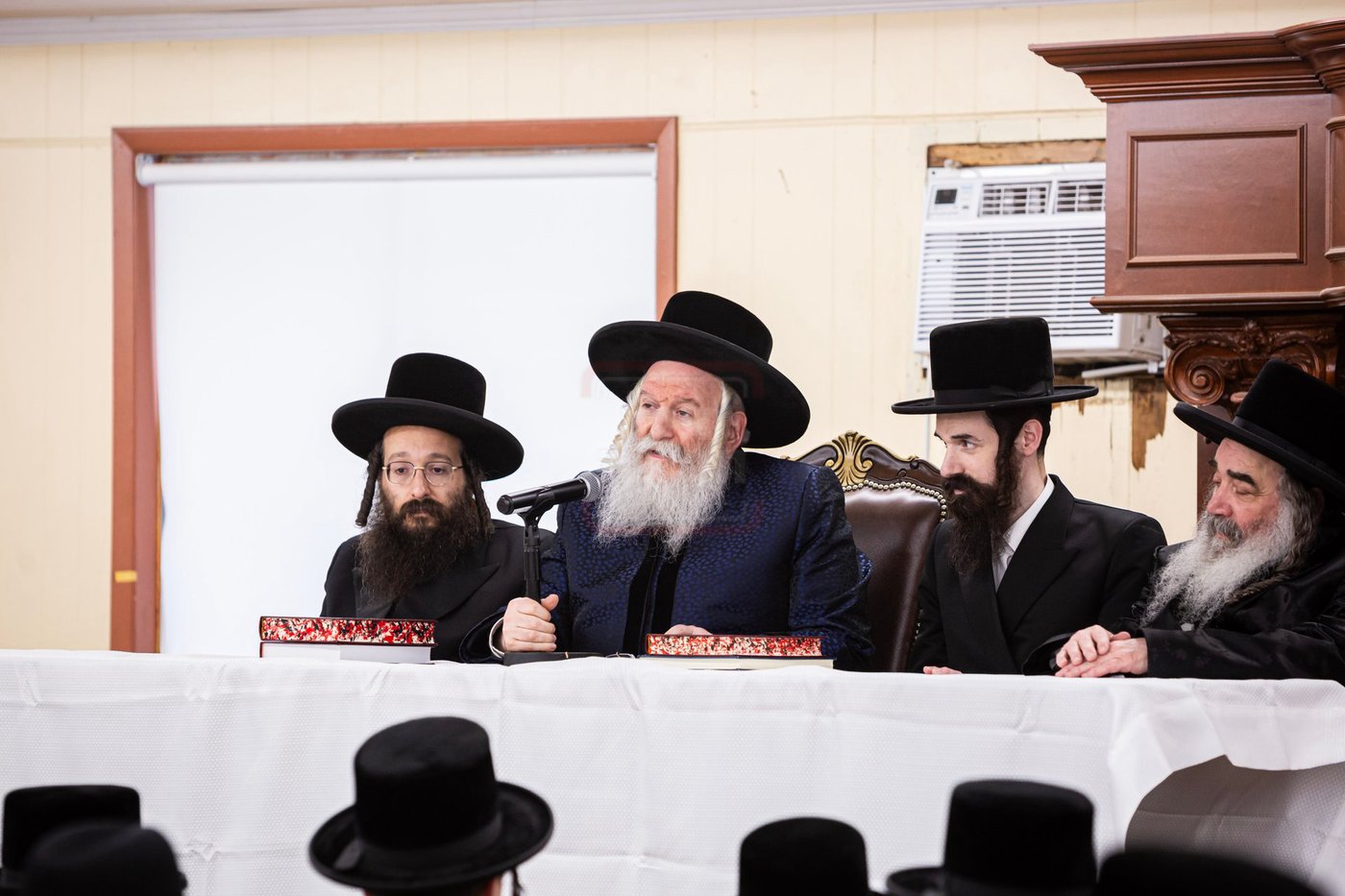 האדמו"ר מבאבוב בביקור במחנה שלווה בקאנטרי