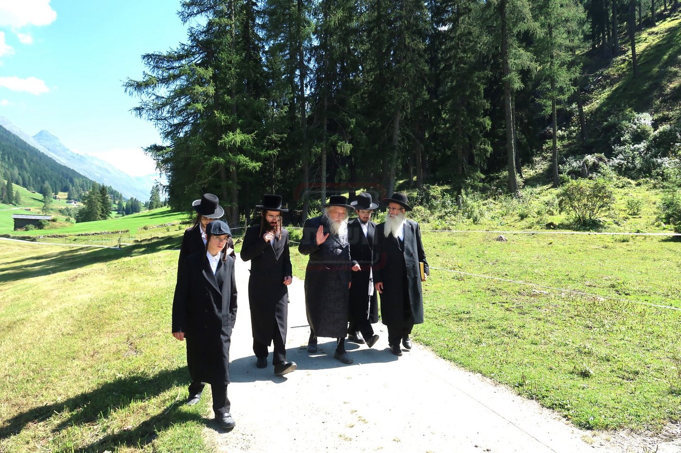 האדמו"ר ממבקשי אמונה במנוחה בדאבוס שבשווייץ
