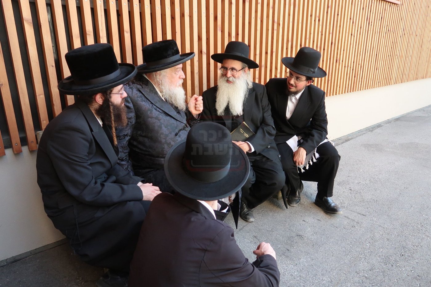 האדמו"ר ממבקשי אמונה במנוחה בדאבוס שבשווייץ