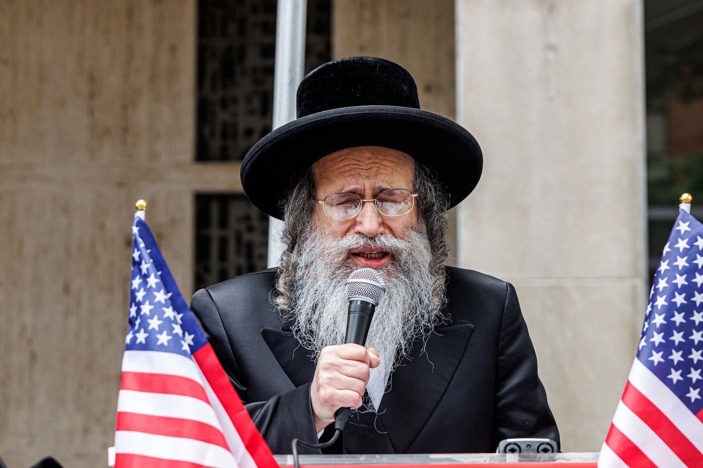 הגה"צ אב"ד סאטמר מונסי רבי חיים יהושע הלברשטאם נואם