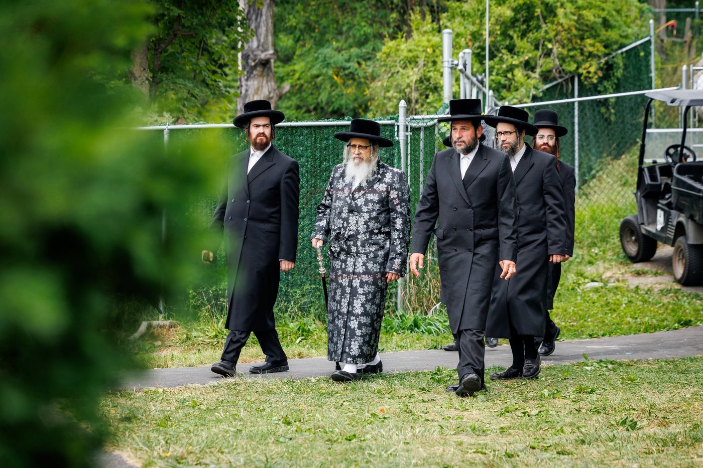 האדמו"ר מסאטמר בביקור בקעמפים בהרי הקאנטרי