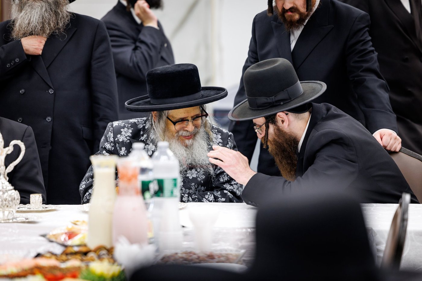 האדמו"ר מסאטמר בביקור בקעמפים בהרי הקאנטרי