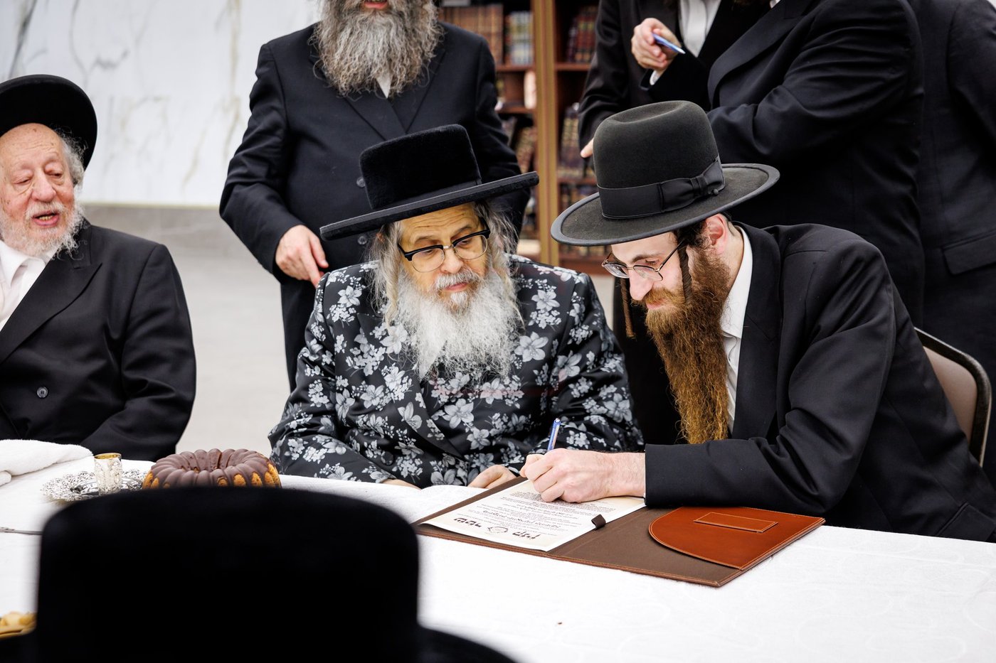 האדמו"ר מסאטמר בביקור בקעמפים בהרי הקאנטרי
