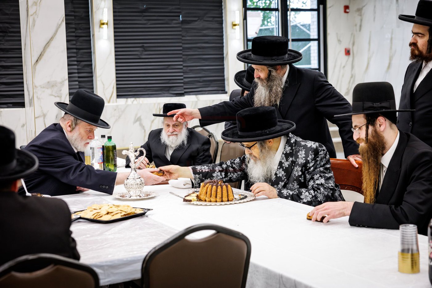 האדמו"ר מסאטמר בביקור בקעמפים בהרי הקאנטרי