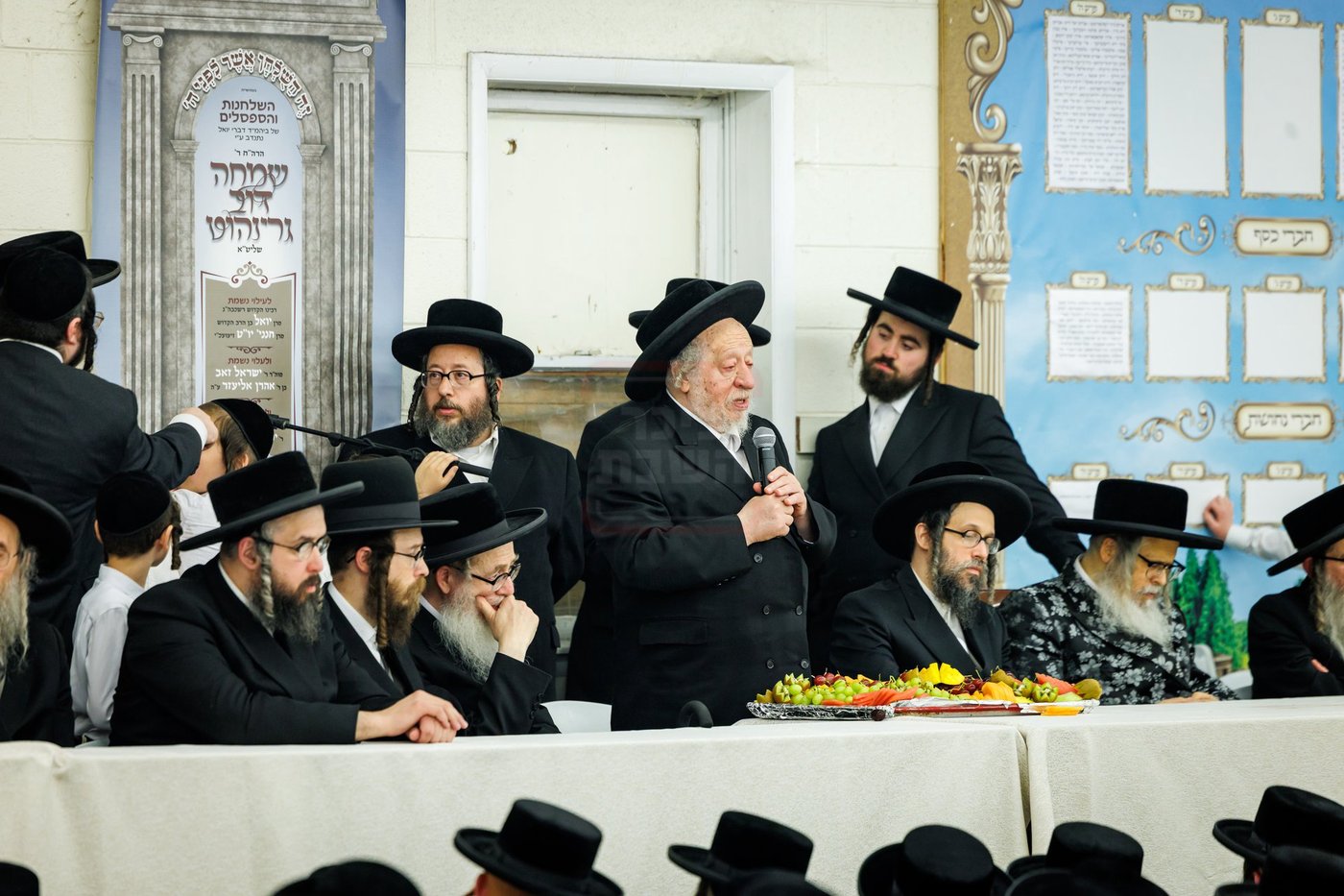 האדמו"ר מסאטמר בביקור בקעמפים בהרי הקאנטרי