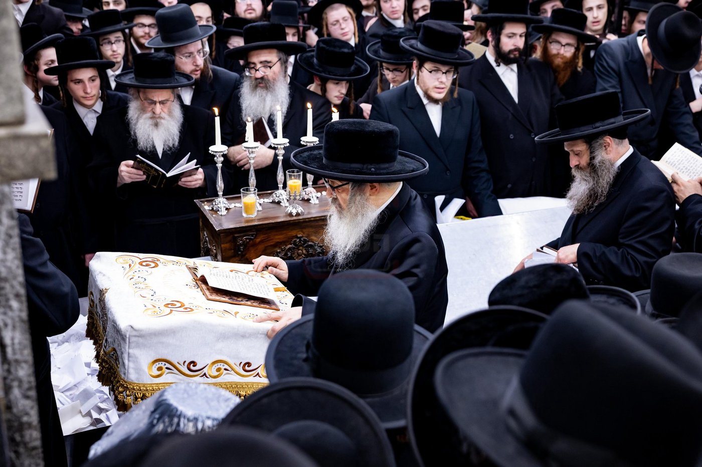 האדמו"ר מסאטמר בתפילה באוהל בית סאטמר