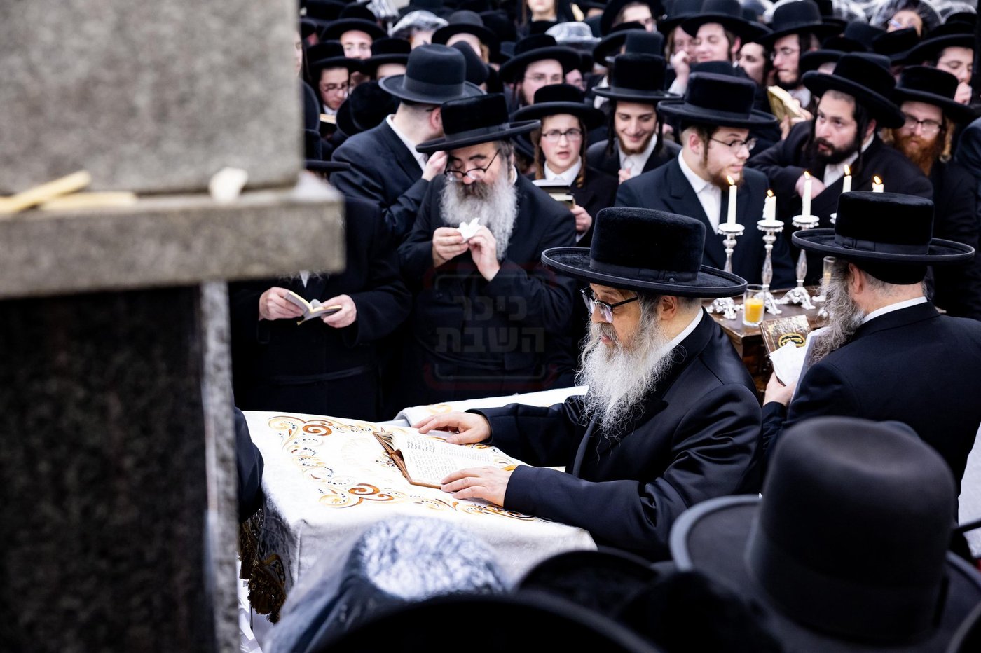 האדמו"ר מסאטמר בתפילה באוהל בית סאטמר