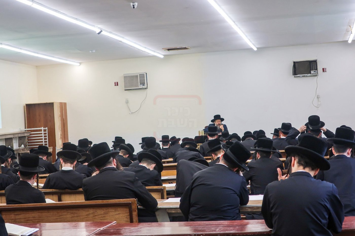 האדמו"ר מבאבוב 45 בימי הקיץ בהרי הקאנטרי