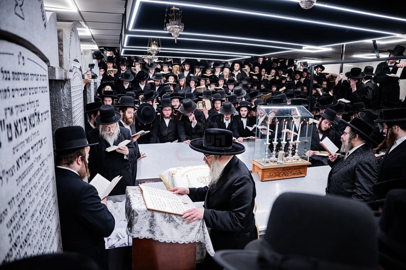 האדמו"ר מסאטמר בעליה לציון הק' של בעל ה'ויואל משה' ביום ההילולא