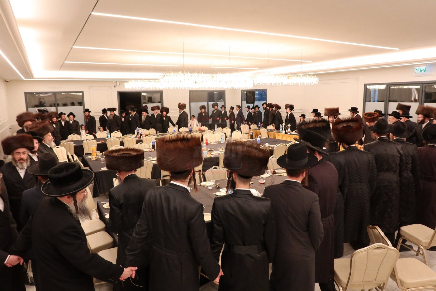 שמחת השבע ברכות בחצרות 'עטרת צבי' זידטשוב - ווערדאן 