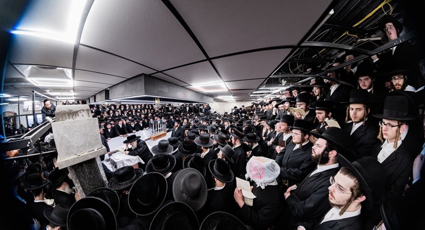 האדמו"ר מסאטמר בעליה לציון הק' של בעל ה'ויואל משה' ביום ההילולא