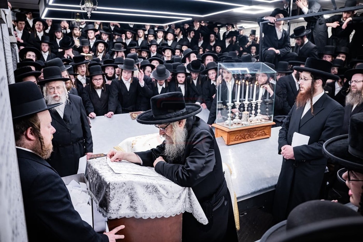 האדמו"ר מסאטמר בעליה לציון הק' של בעל ה'ויואל משה' ביום ההילולא