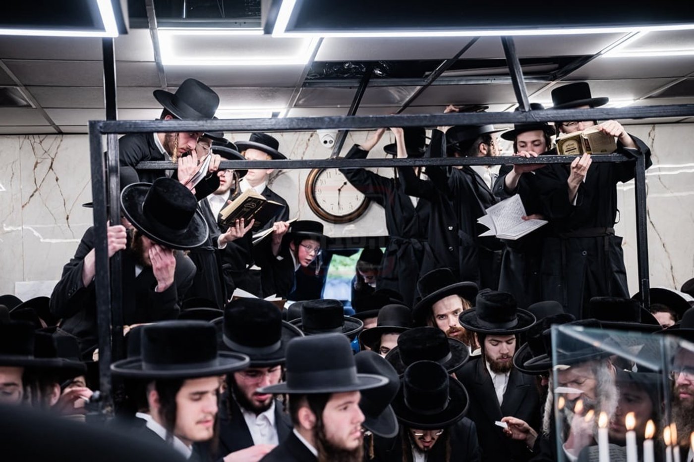 האדמו"ר מסאטמר בעליה לציון הק' של בעל ה'ויואל משה' ביום ההילולא