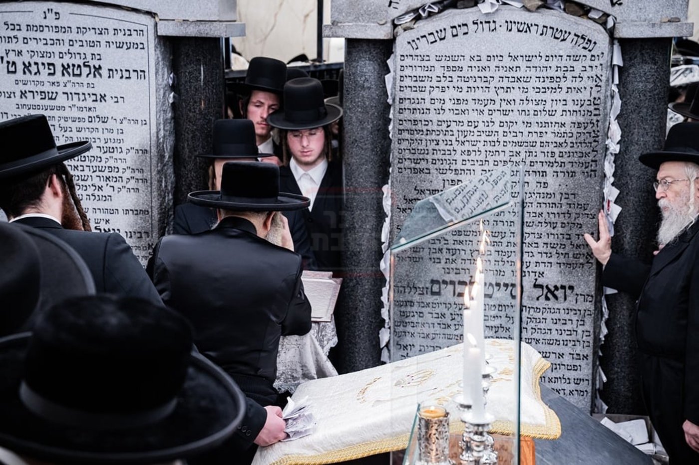 האדמו"ר מסאטמר בעליה לציון הק' של בעל ה'ויואל משה' ביום ההילולא