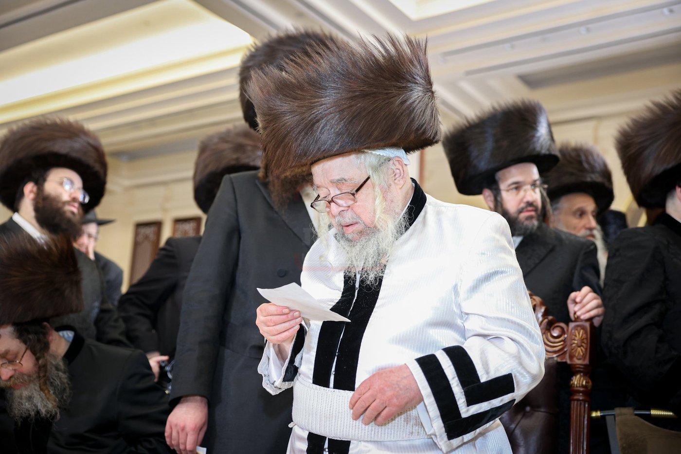האדמו"ר מקרעטשניף סיגעט זצ"ל בשמחת נישואי נכדתו