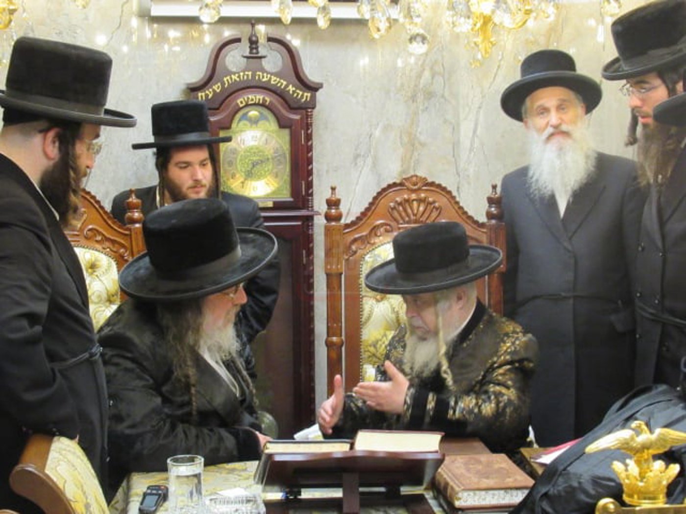 עם יבלחט"א גיסו האדמו"ר מביאלה ב"ב