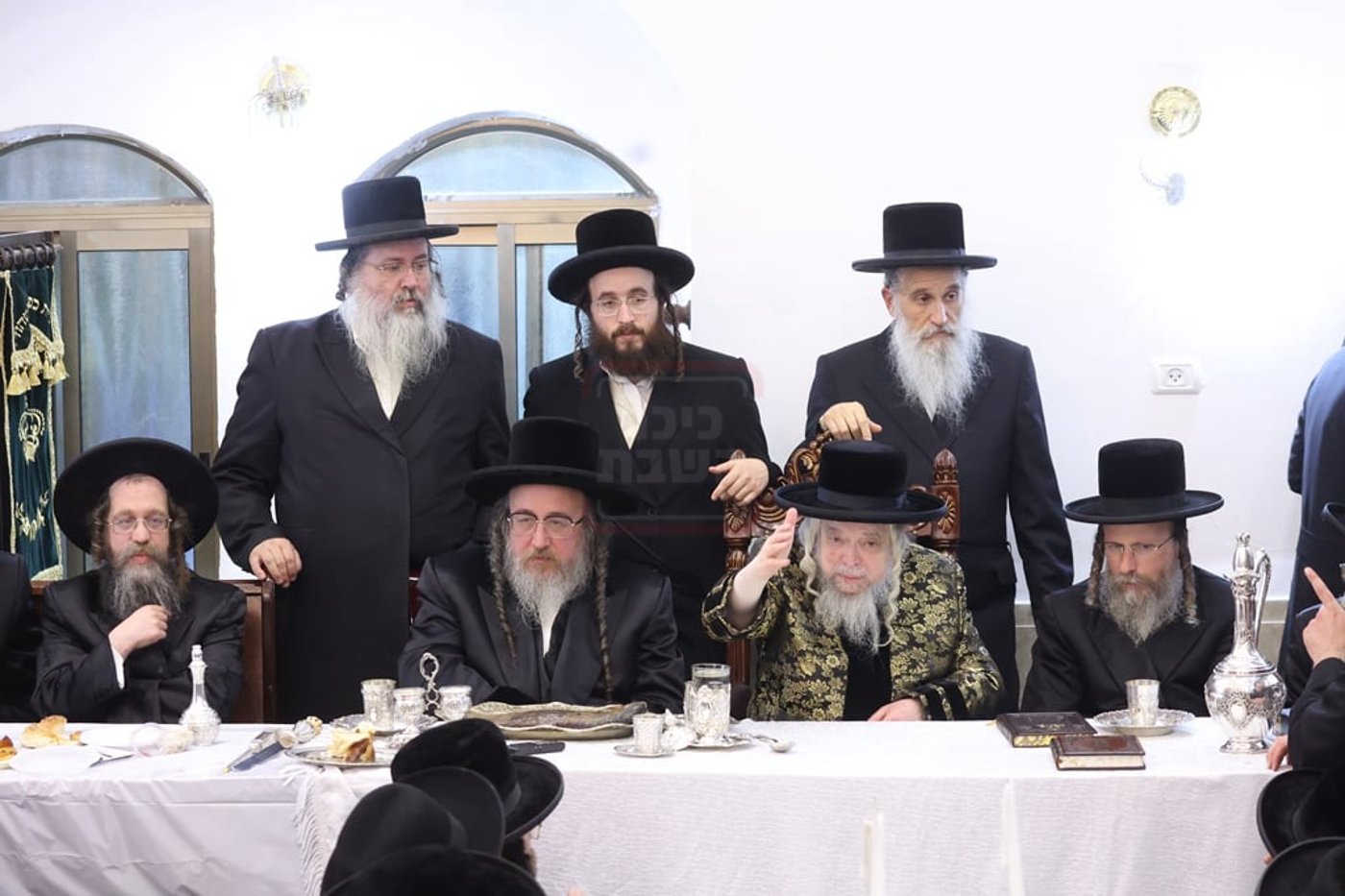 עם יבלחט"א גיסו האדמו"ר מביאלה ב"ב