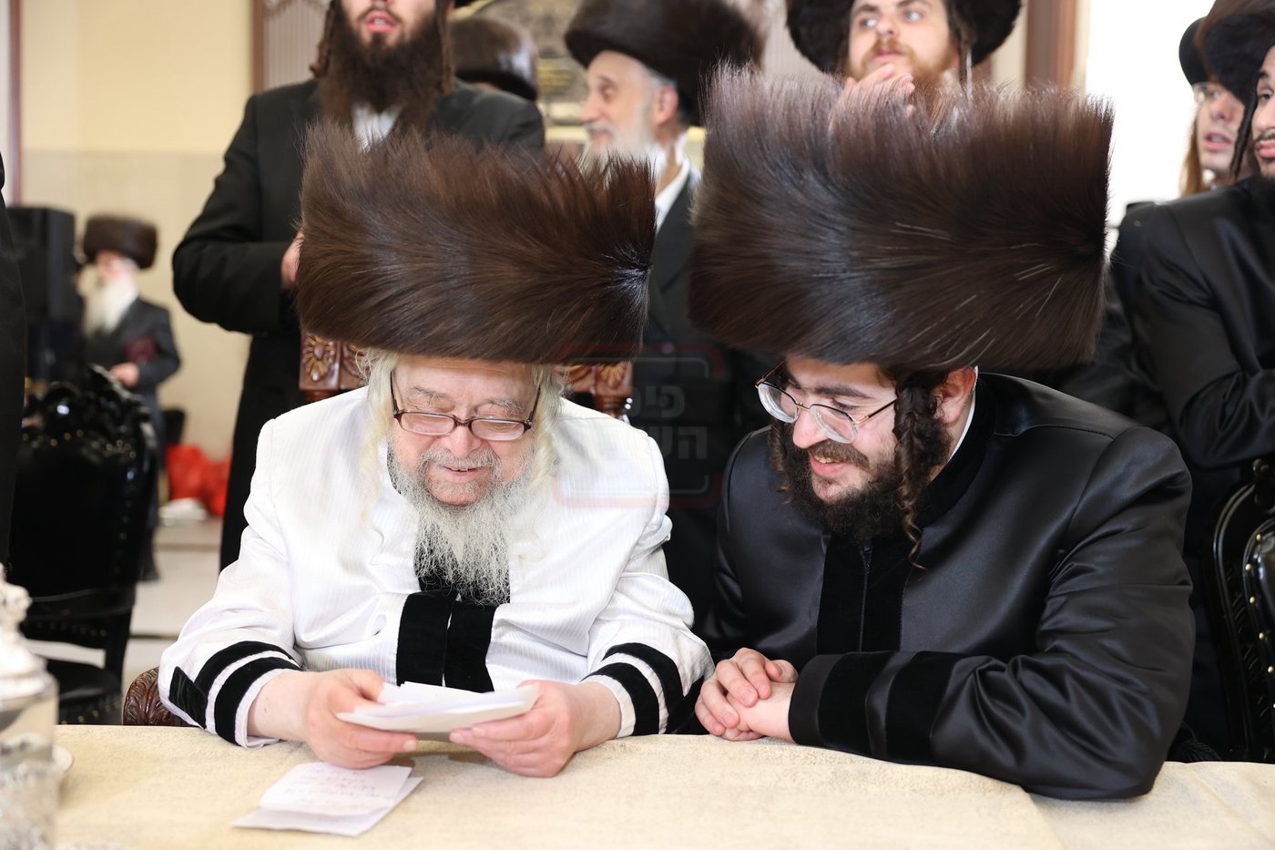האדמו"ר מקרעטשניף סיגעט זצ"ל בשמחת נישואי נכדתו