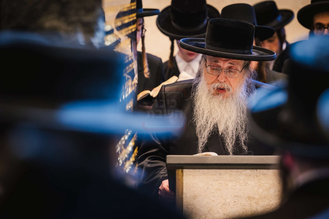 האדמו"ר מטאהש בעליה לציון אביו זי"ע