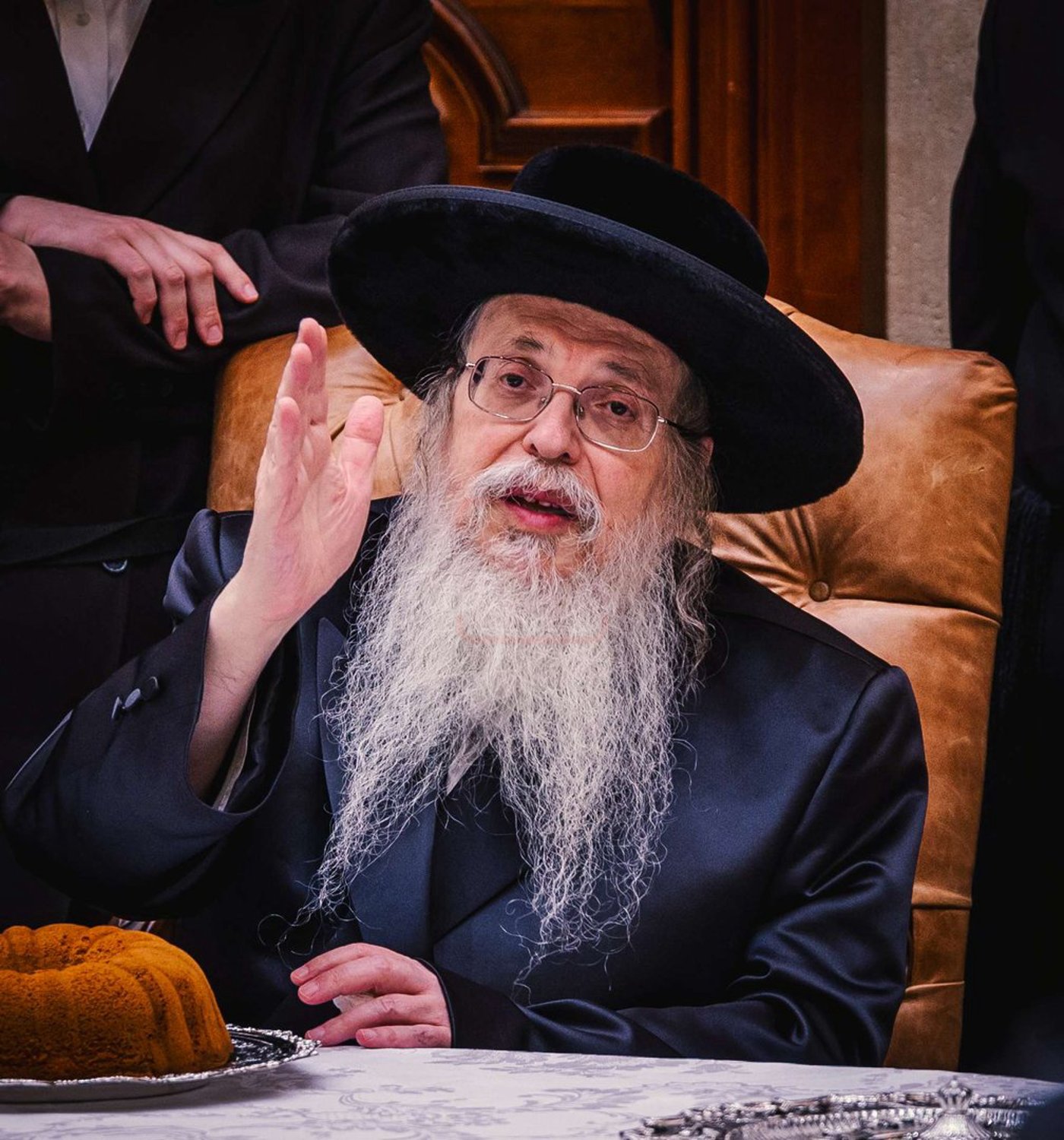 האדמו"ר מטאהש בטיש לחיים לאחר התפילה ביומא דהילולא