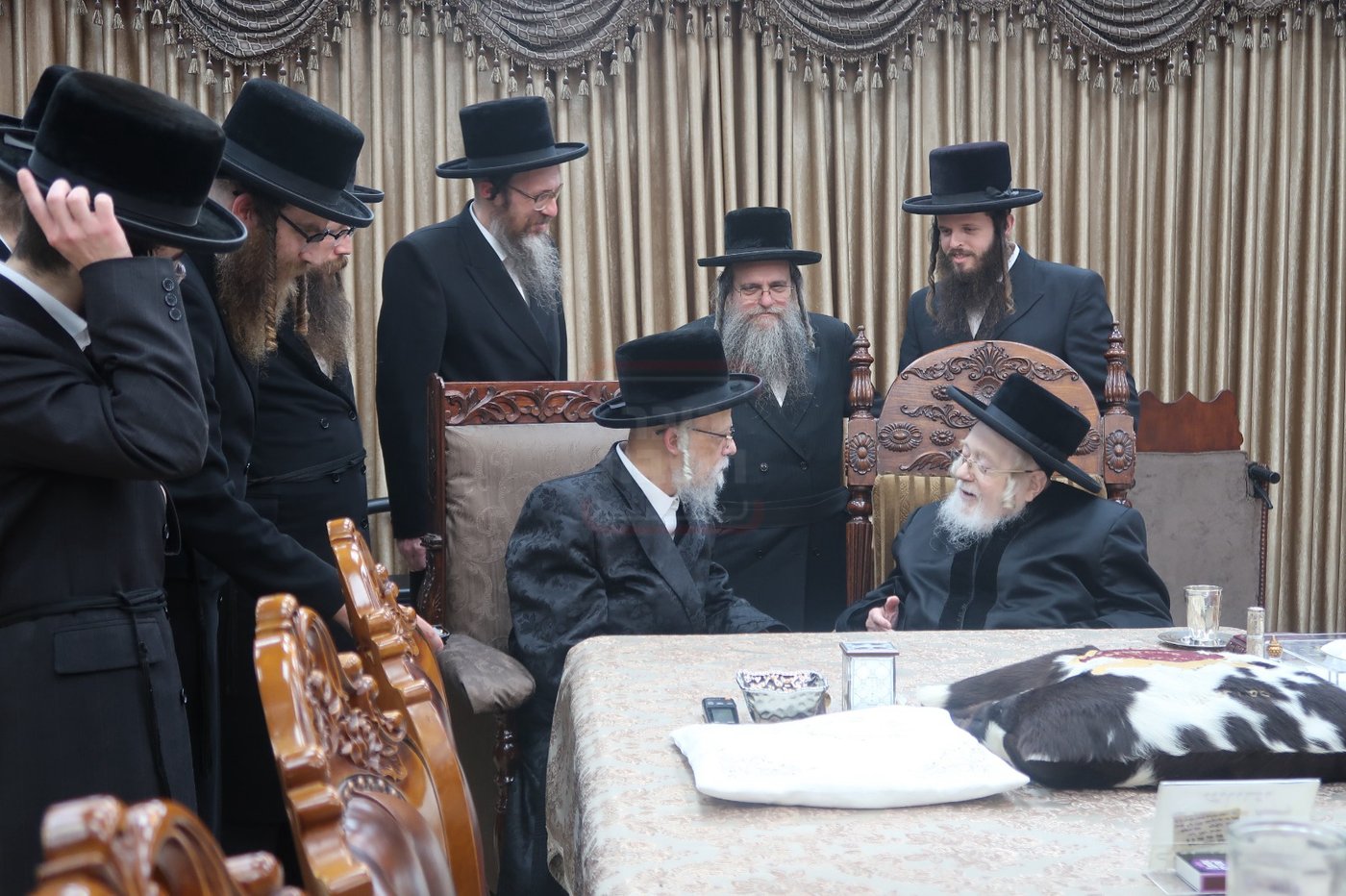 האדמו"ר מסערט ויז'ניץ בביקור אצל האדמו"ר מקרעטשניף