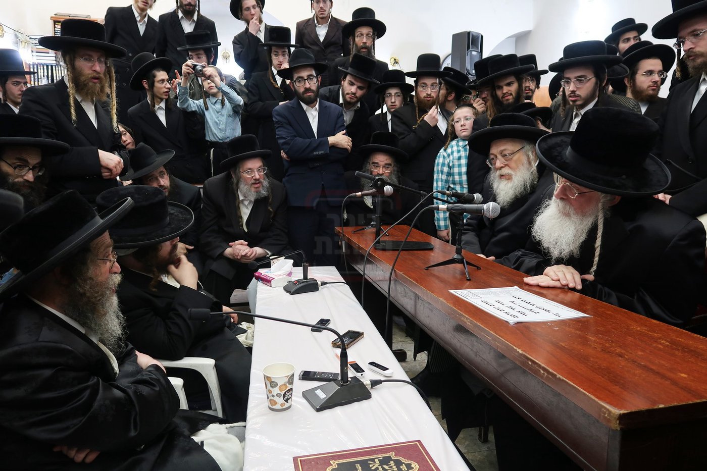 ניחום אבלים בחצה"ק קרעטשניף סיגעט