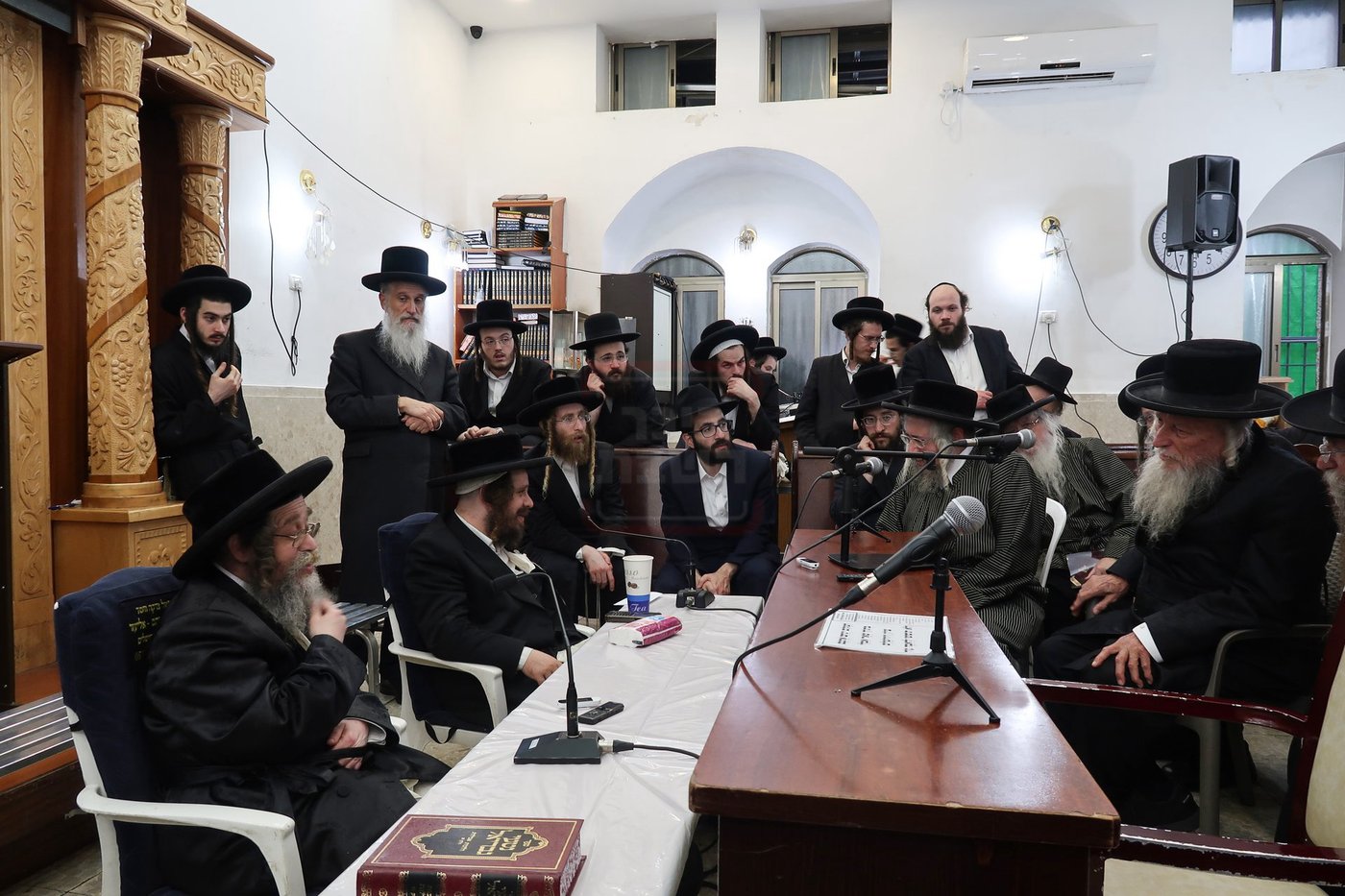 ניחום אבלים בחצה"ק קרעטשניף סיגעט