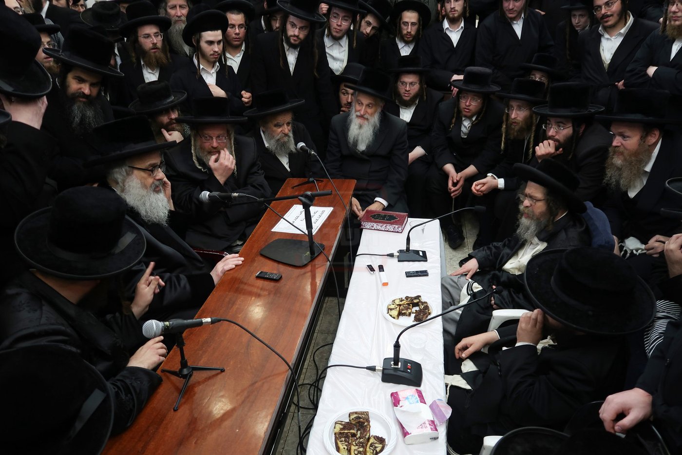 ניחום אבלים בחצה"ק קרעטשניף סיגעט