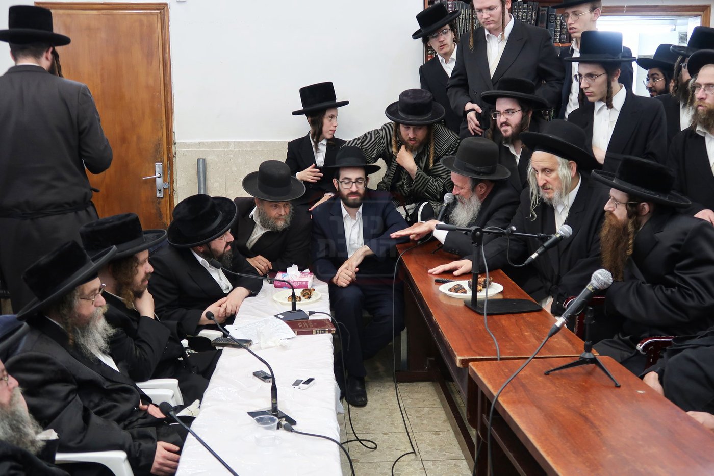 ניחום אבלים בחצה"ק קרעטשניף סיגעט