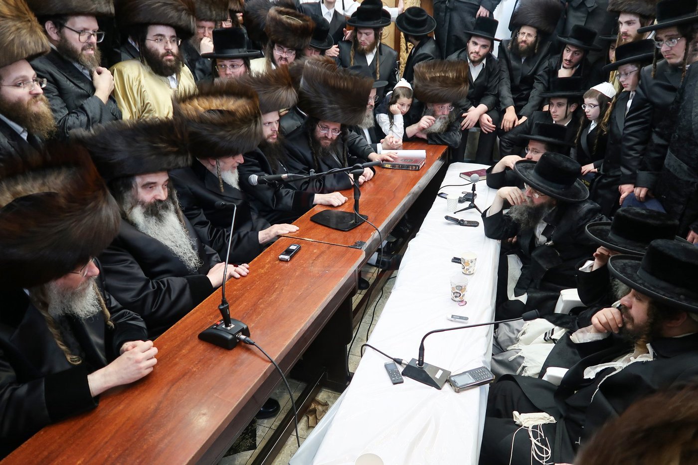 ניחום אבלים בחצה"ק קרעטשניף סיגעט