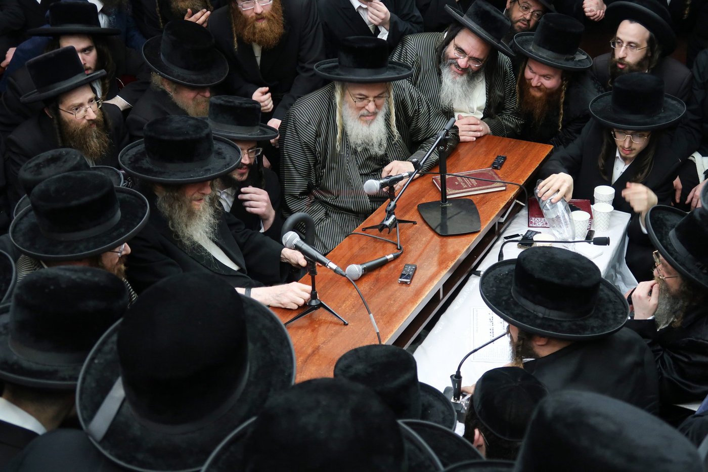 ניחום אבלים בחצה"ק קרעטשניף סיגעט