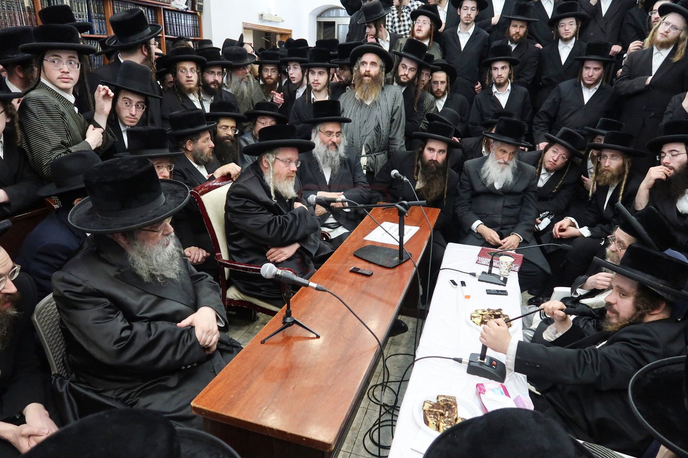 ניחום אבלים בחצה"ק קרעטשניף סיגעט