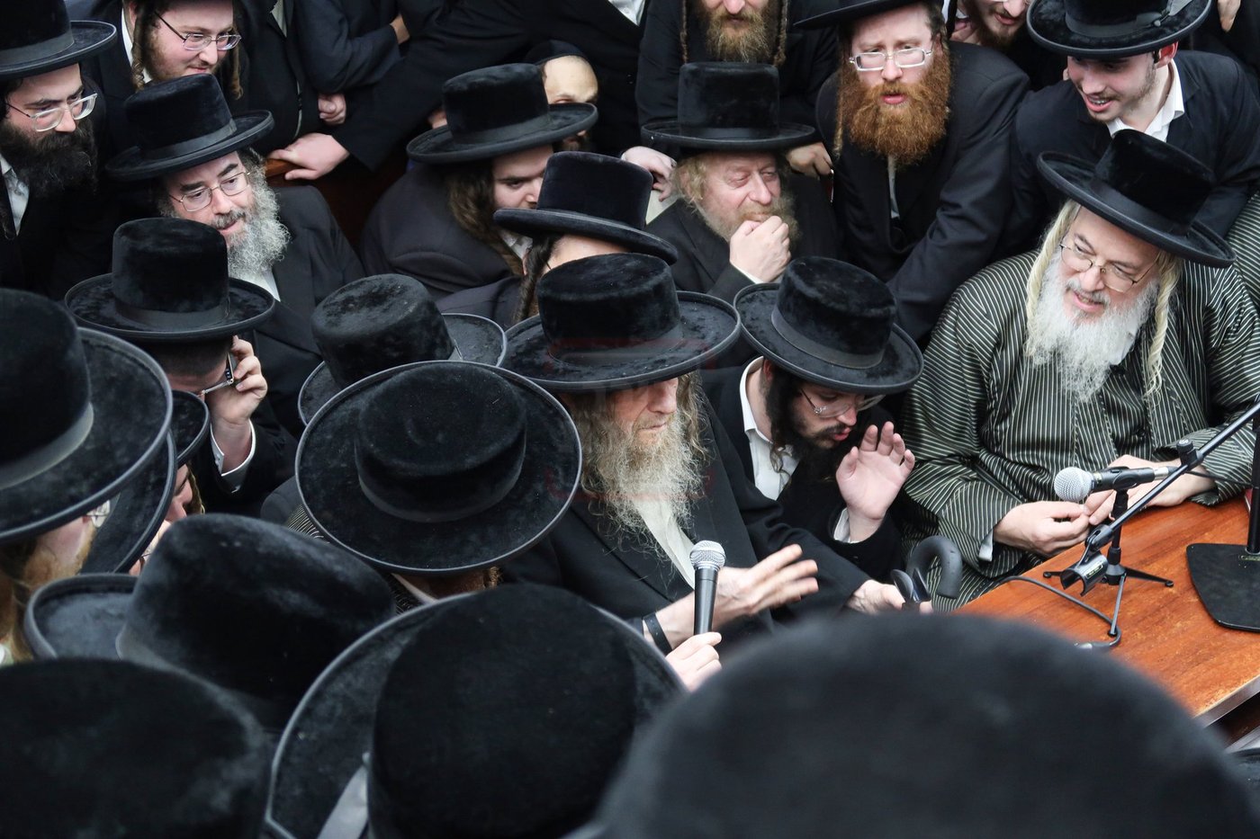 ניחום אבלים בחצה"ק קרעטשניף סיגעט