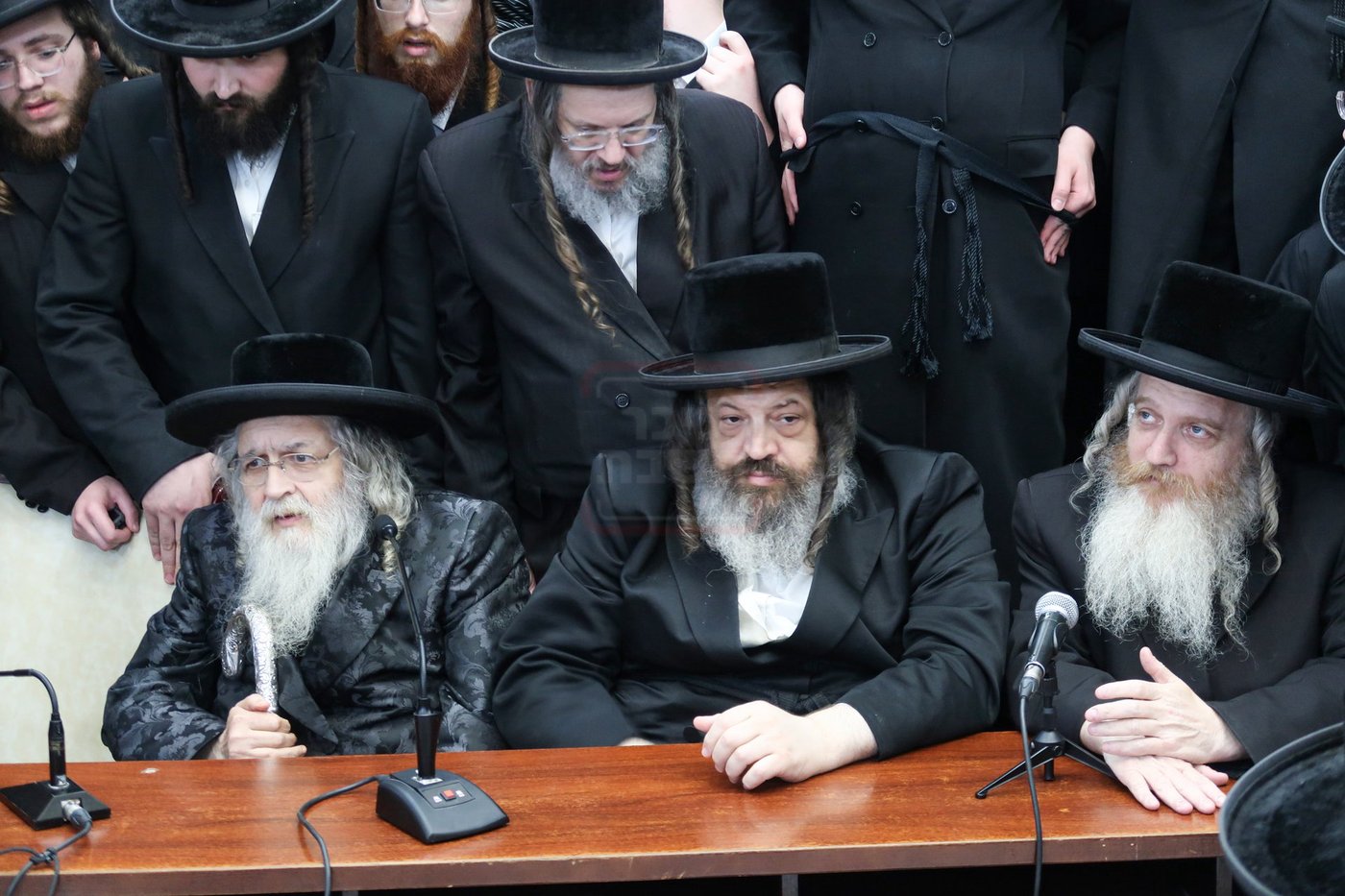 ניחום אבלים בחצה"ק קרעטשניף סיגעט