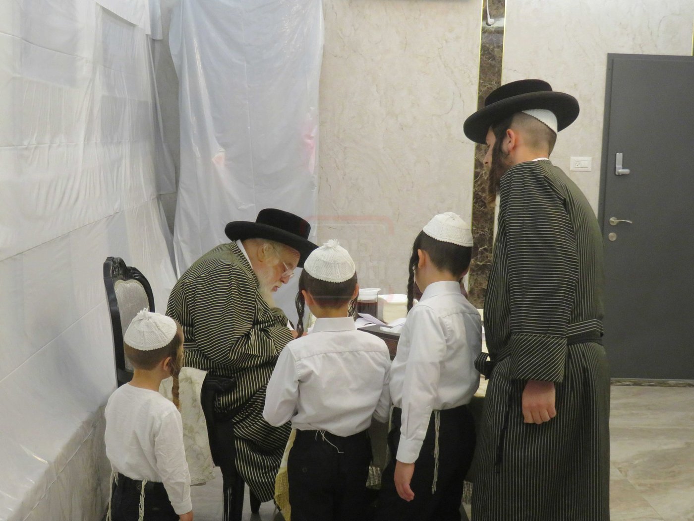 האדמו"ר מתולדות אהרן בביקור הוד בבית שמש
