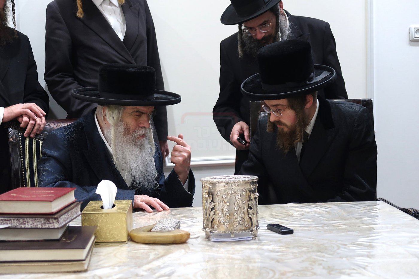 האדמו"ר מסאדיגורה בביקור אצל האדמו"ר מקרעטשניף י-ם 