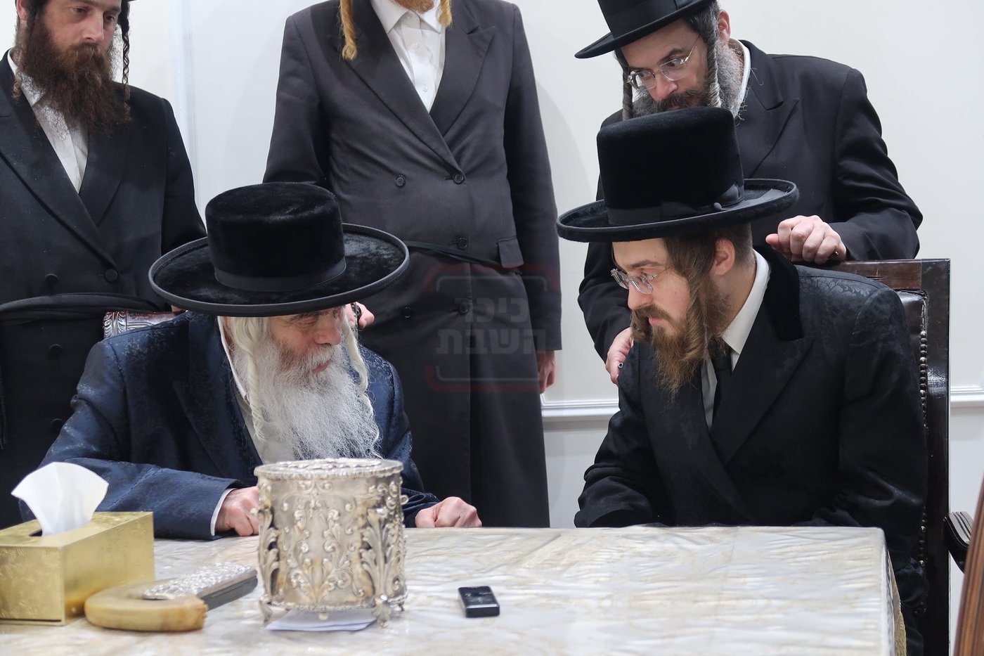 האדמו"ר מסאדיגורה בביקור אצל האדמו"ר מקרעטשניף י-ם 