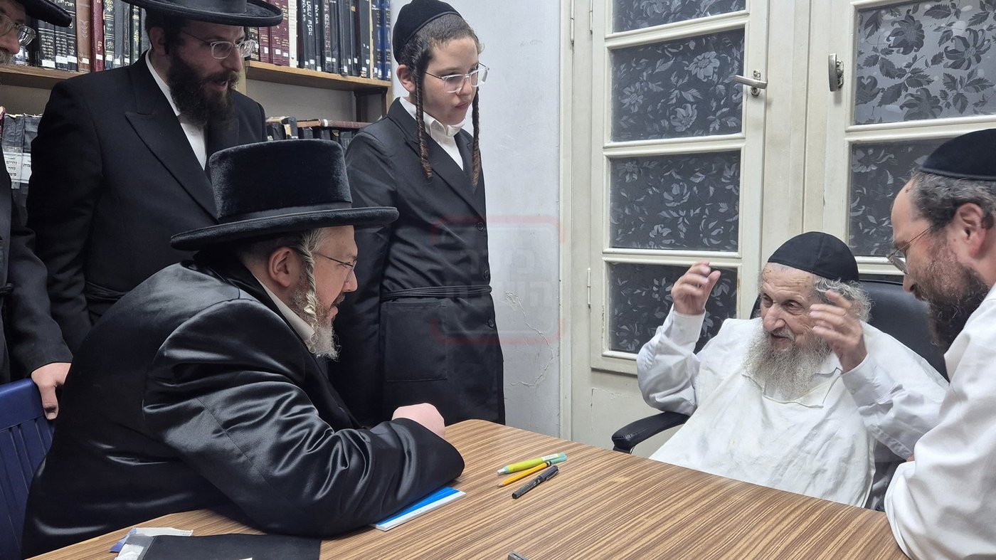 הרה"צ רבי אהרן מרדכי רוקח בביקור אצל הגר"ד לנדו