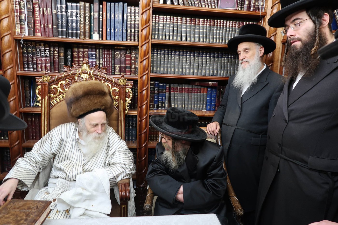 האדמו"ר מקרעטשניף סיגעט בביקור אצל הגרי"מ מורגנשטרן